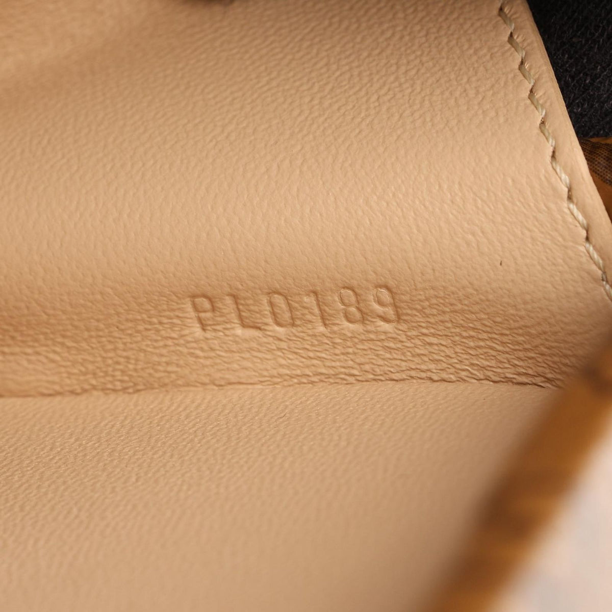 Louis Vuitton Shoulder Bag Petite Malle Leather — view 5