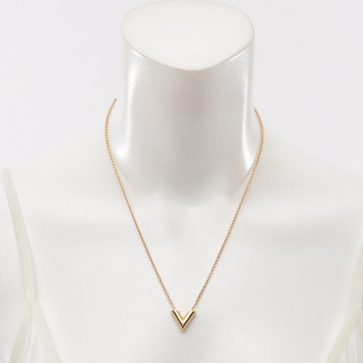 Louis Vuitton Necklace Essential V-neck — view 7