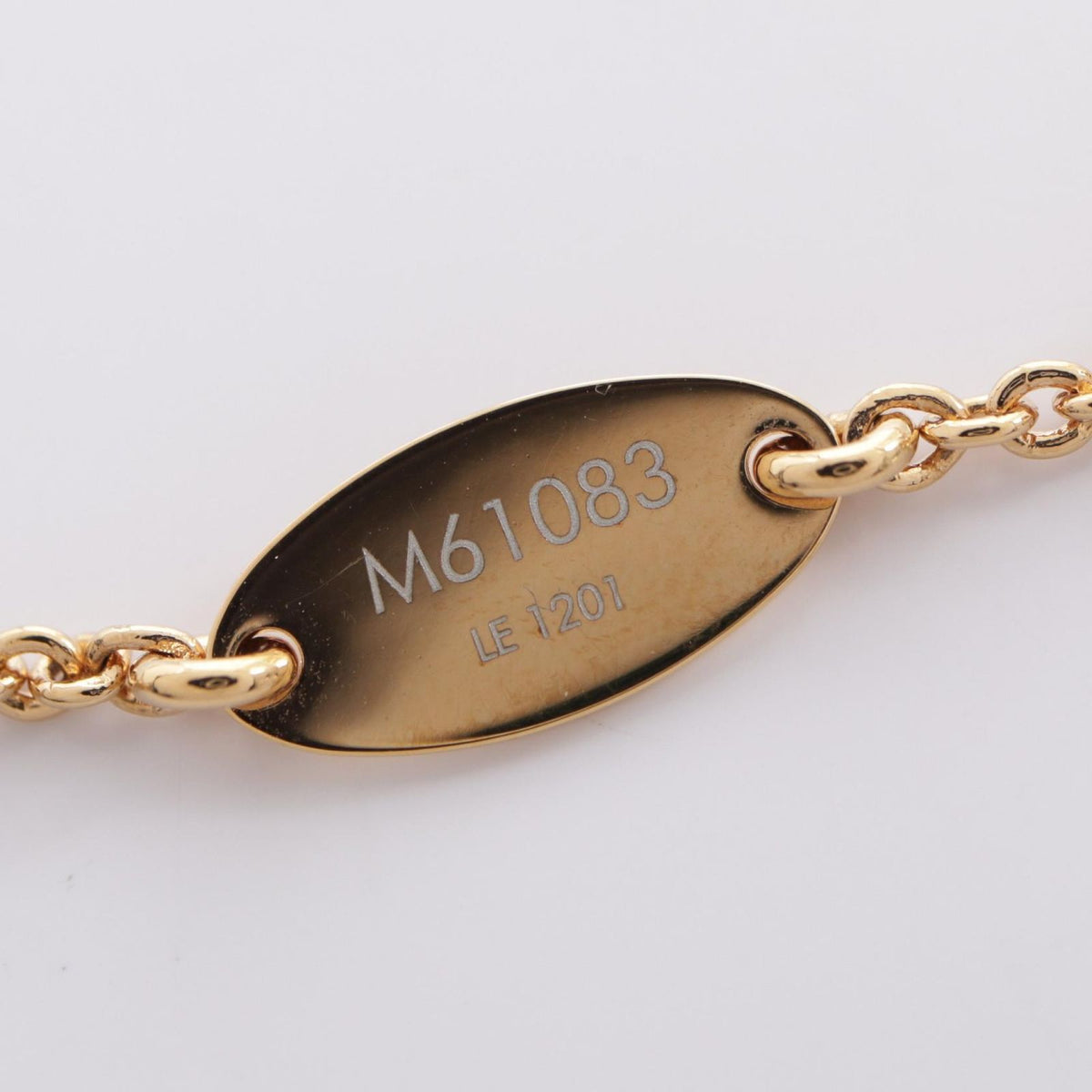 Louis Vuitton Necklace Essential V-neck — view 6