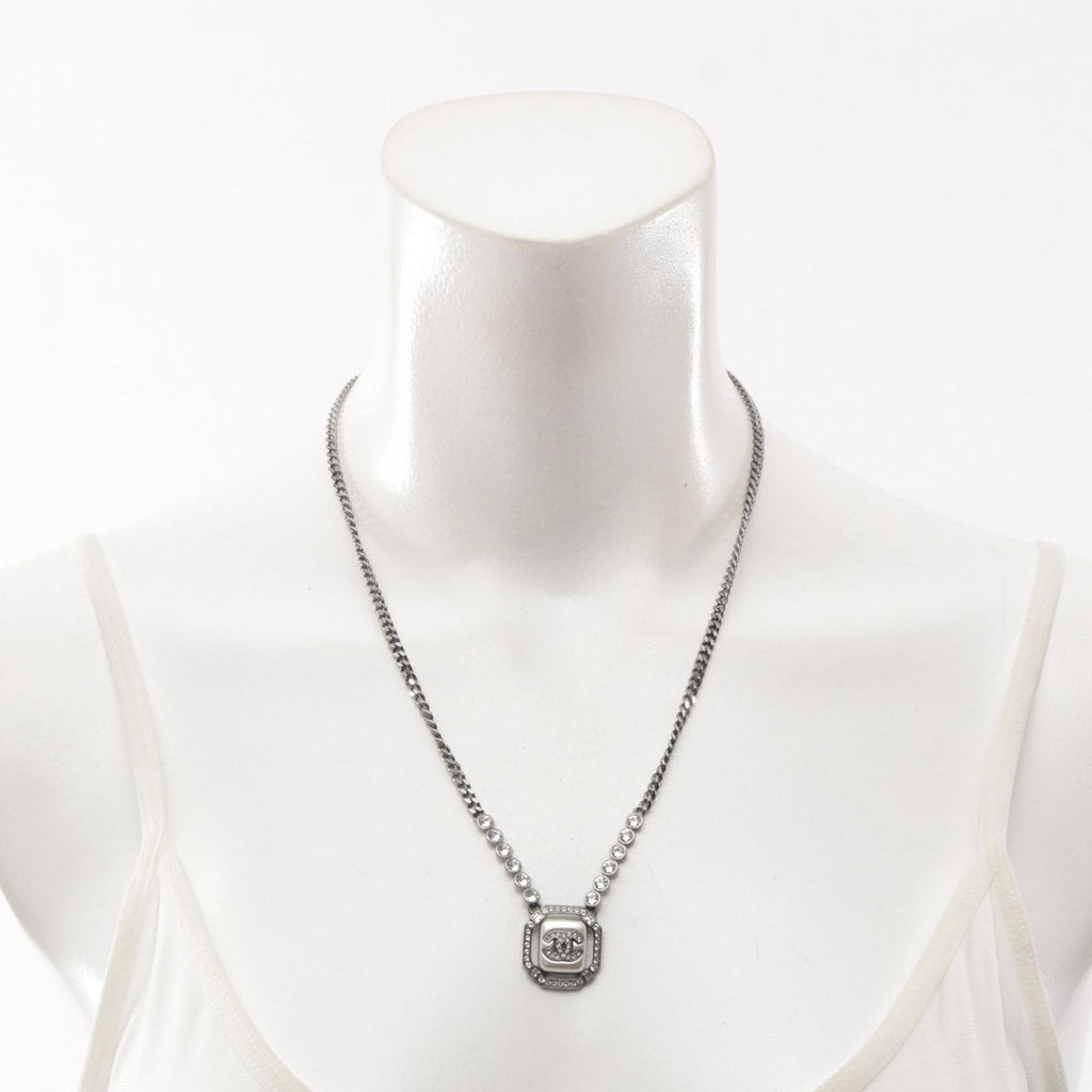 Chanel Necklace CC Logo — view 5