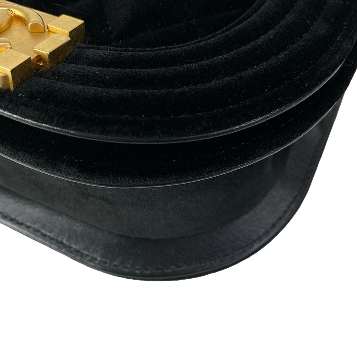 Chanel Shoulder Bag Boy Quilted Black Gold — view 6