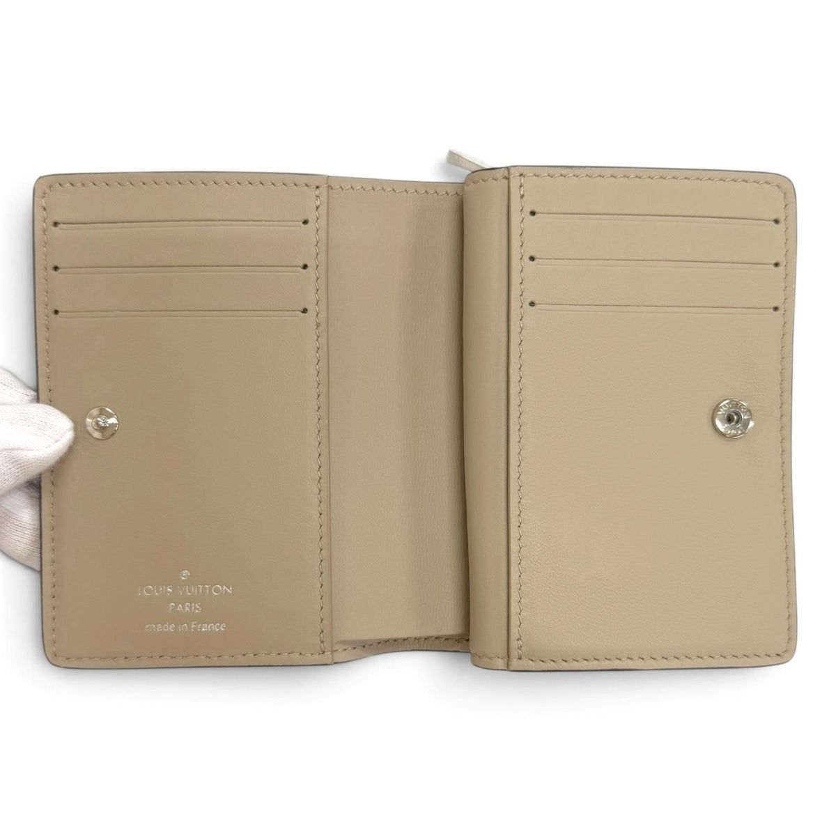Louis Vuitton Portefeuille Clair Monogram Mahina Galet Bifold Wallet Silver — view 5