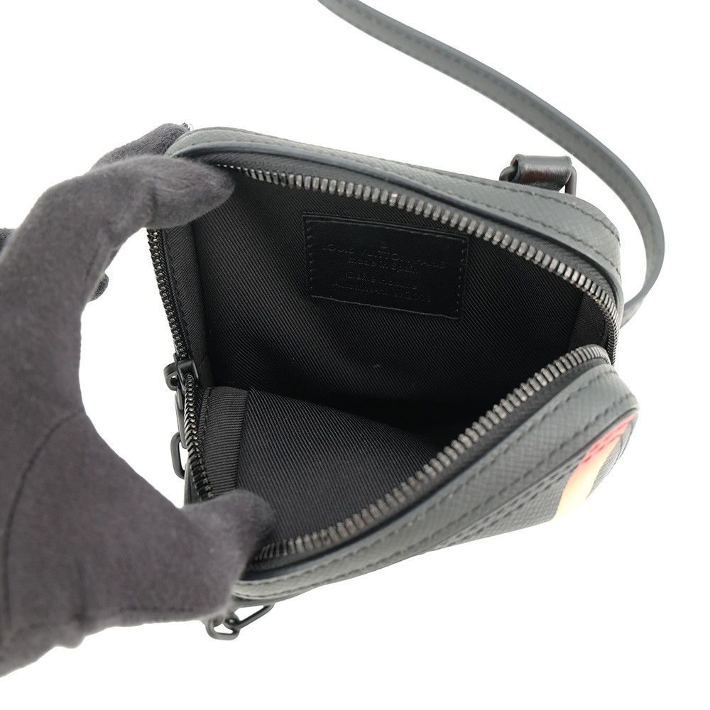 Louis Vuitton Shoulder Bag Taiga Danube Messenger Black — view 5