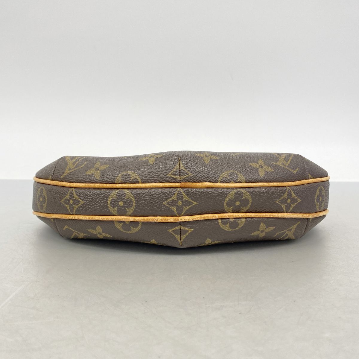 Louis Vuitton Shoulder Bag Monogram Pochette Croissant Brown — view 3