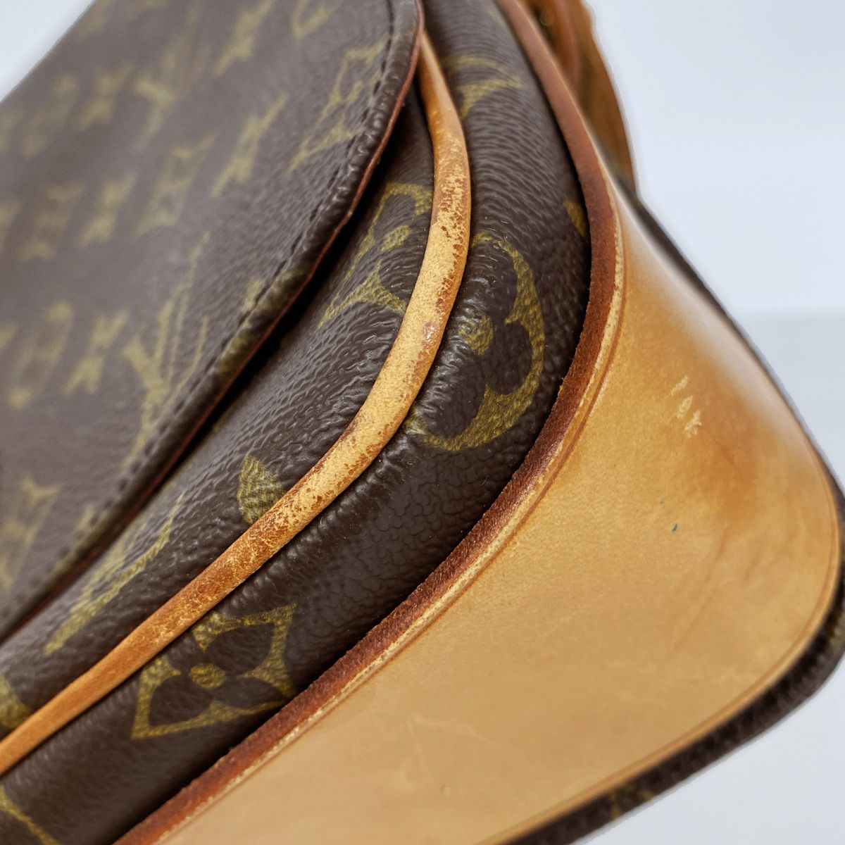 Louis Vuitton Shoulder Bag Monogram Cartouchiere GM Brown — view 6