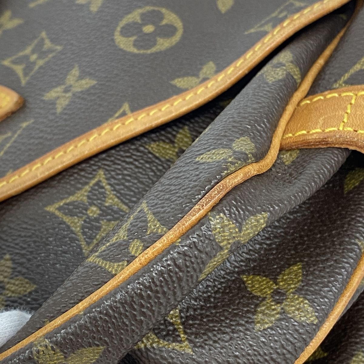 Louis Vuitton Shoulder Bag Monogram Saumur 30 Brown — view 7