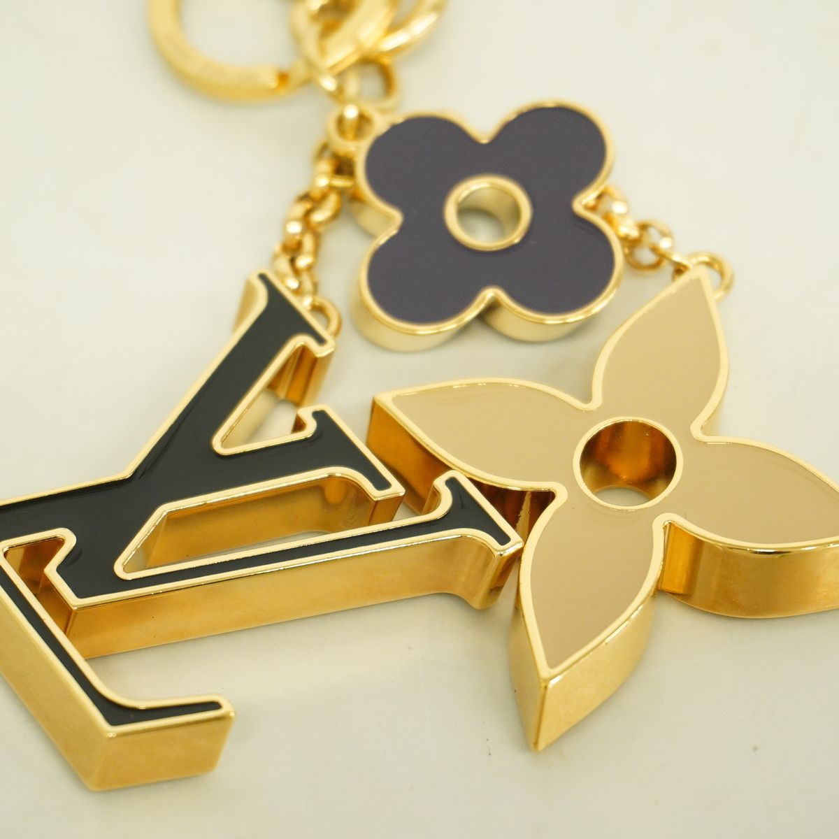 Louis Vuitton Key Holder Charm Fleur de Monogram Gold Multicolor — view 3