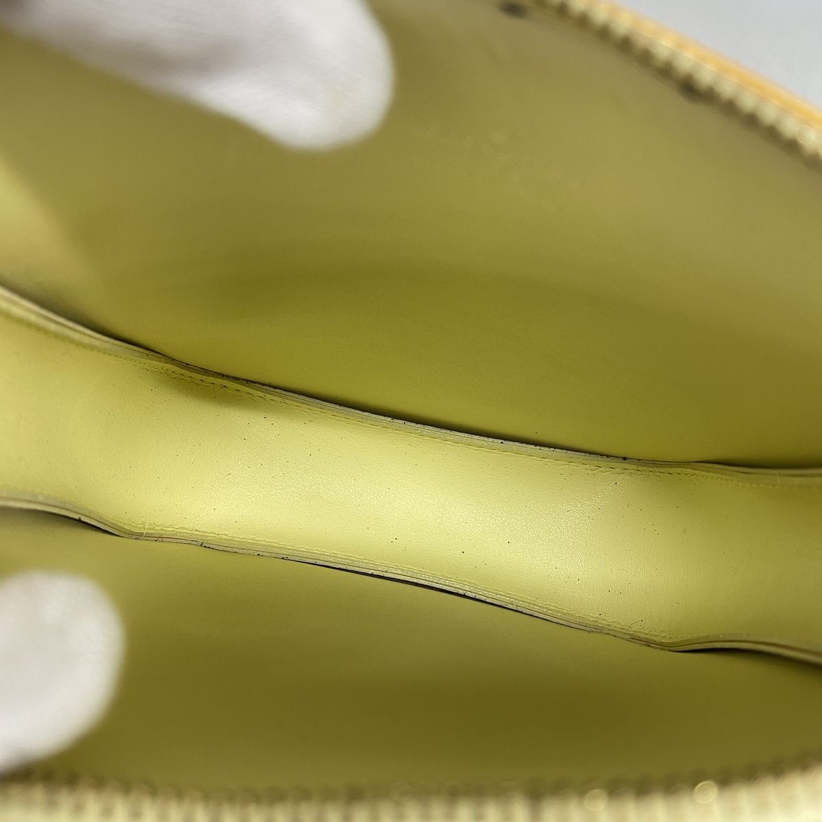 Louis Vuitton Handbag Vernis Mott Lime Yellow — view 4