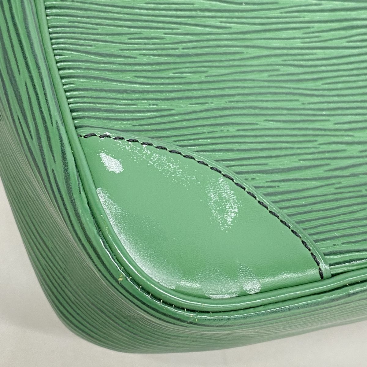 Louis Vuitton Shoulder Bag Epi Trocadero 24 Borneo Green — view 6