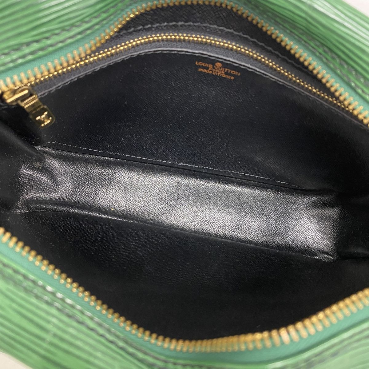 Louis Vuitton Shoulder Bag Epi Trocadero 24 Borneo Green — view 4