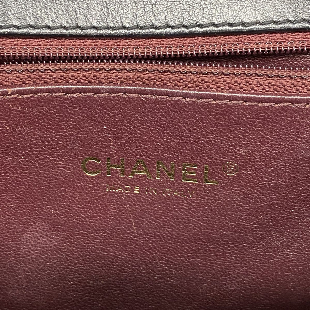 Chanel Shoulder Bag CC Filigree Caviar Leather Black Gold — view 5
