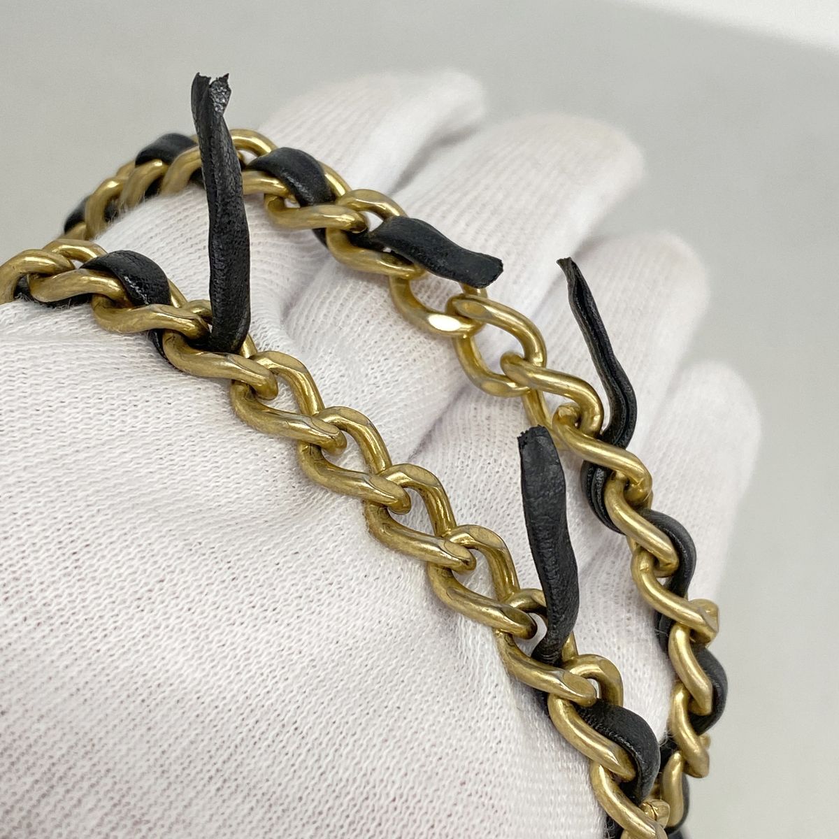 Chanel Shoulder Bag CC Filigree Caviar Leather Black Gold — view 6