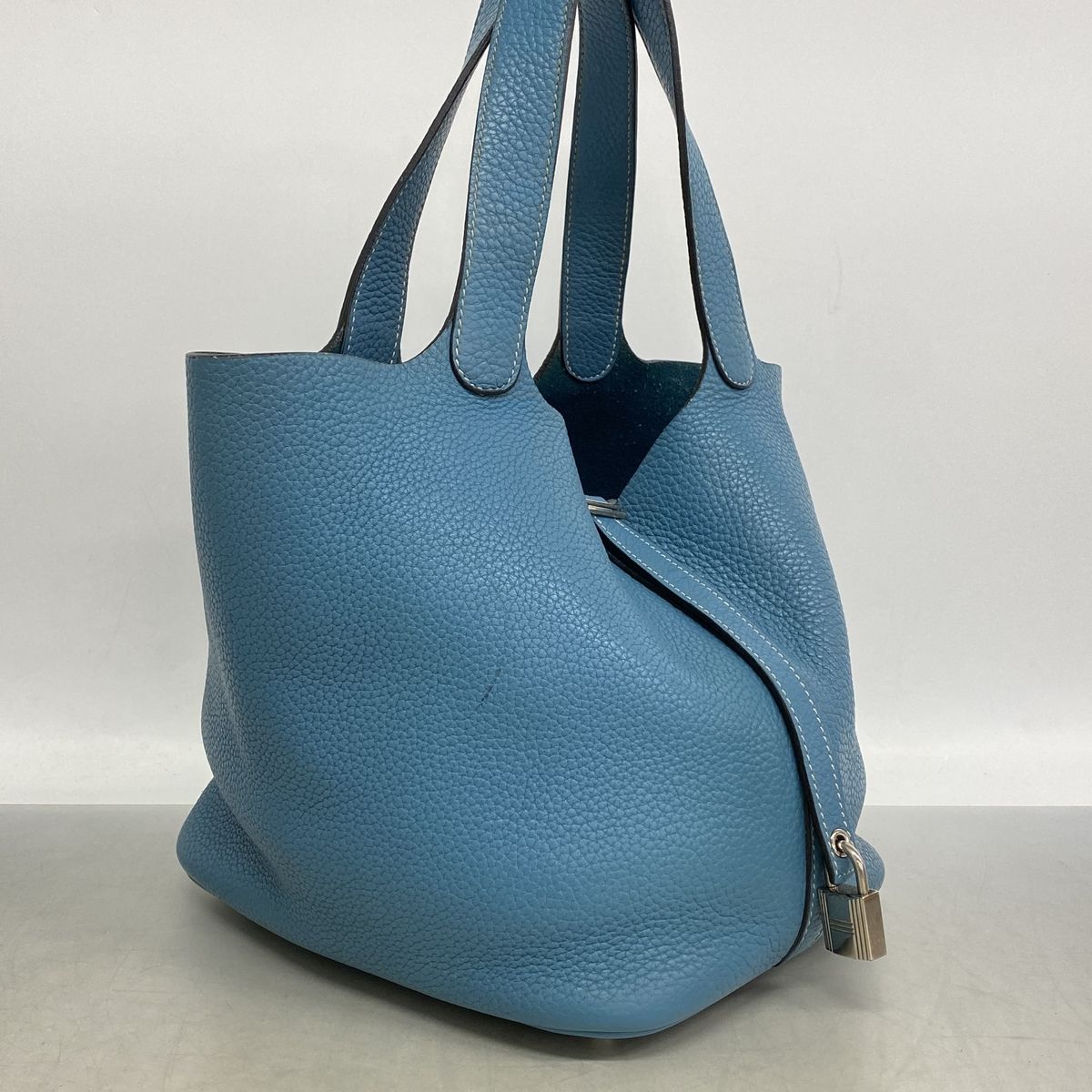 Hermes Handbag Picotin Lock MM Taurillon Clemence Blue Jean Silver — view 2