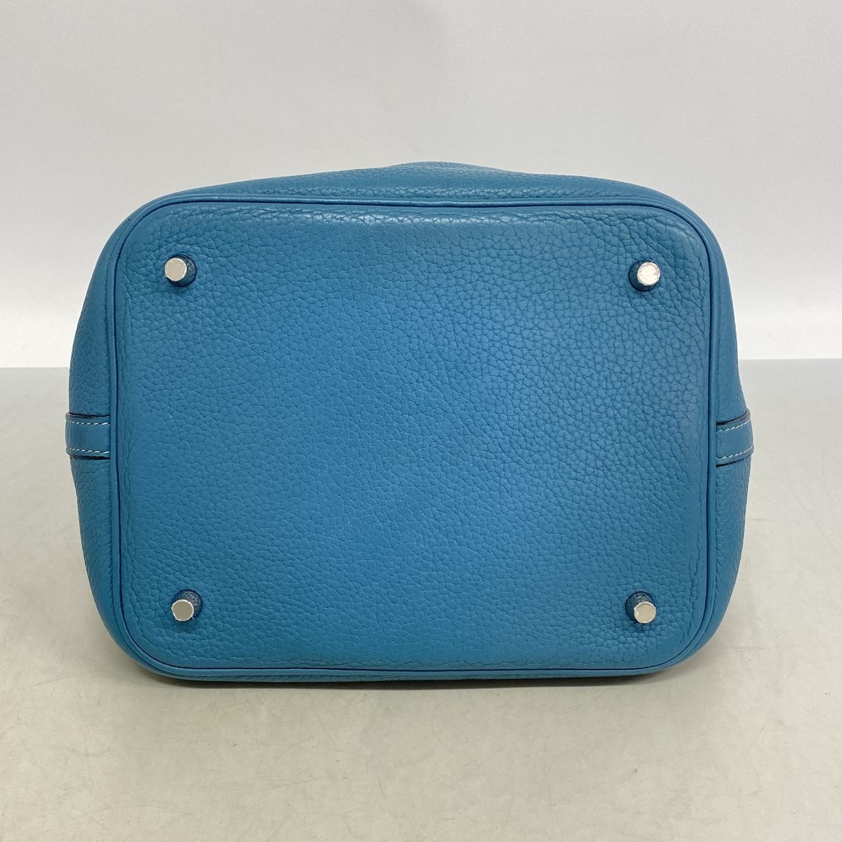 Hermes Handbag Picotin Lock MM Taurillon Clemence Blue Jean Silver — view 3