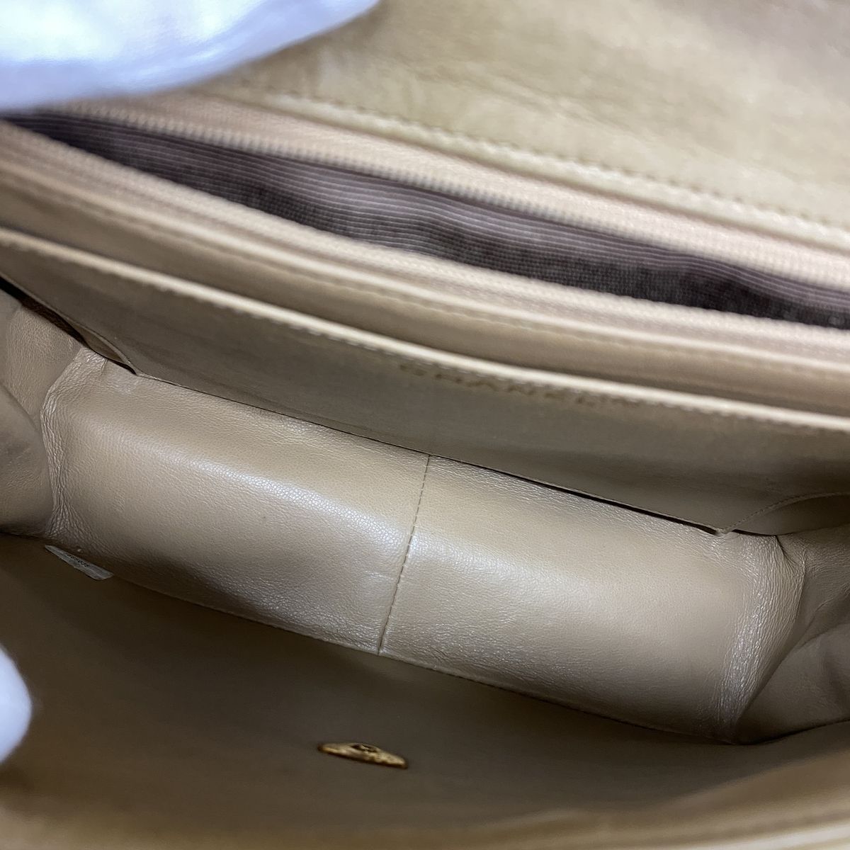 Chanel Shoulder Bag Quilted Jumbo CC Logo Lambskin Beige Gold — view 4