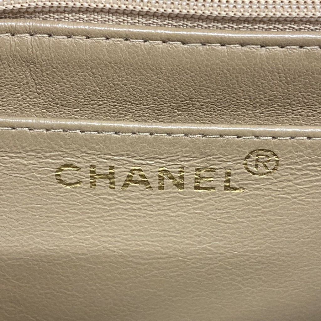 Chanel Shoulder Bag Quilted Jumbo CC Logo Lambskin Beige Gold — view 5