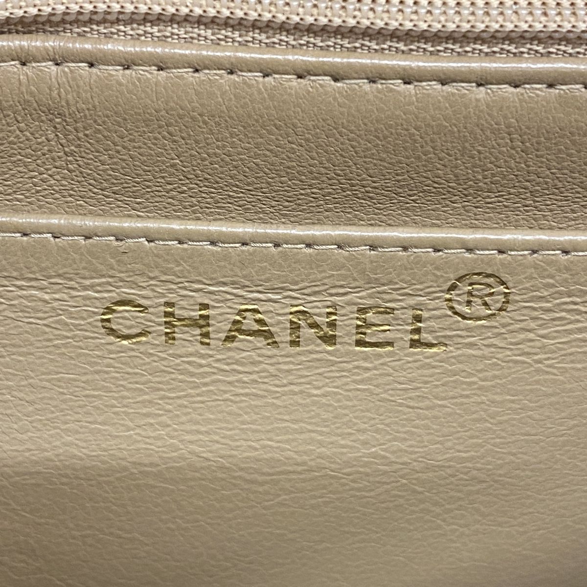 Chanel Shoulder Bag Quilted Jumbo CC Logo Lambskin Beige Gold — view 5
