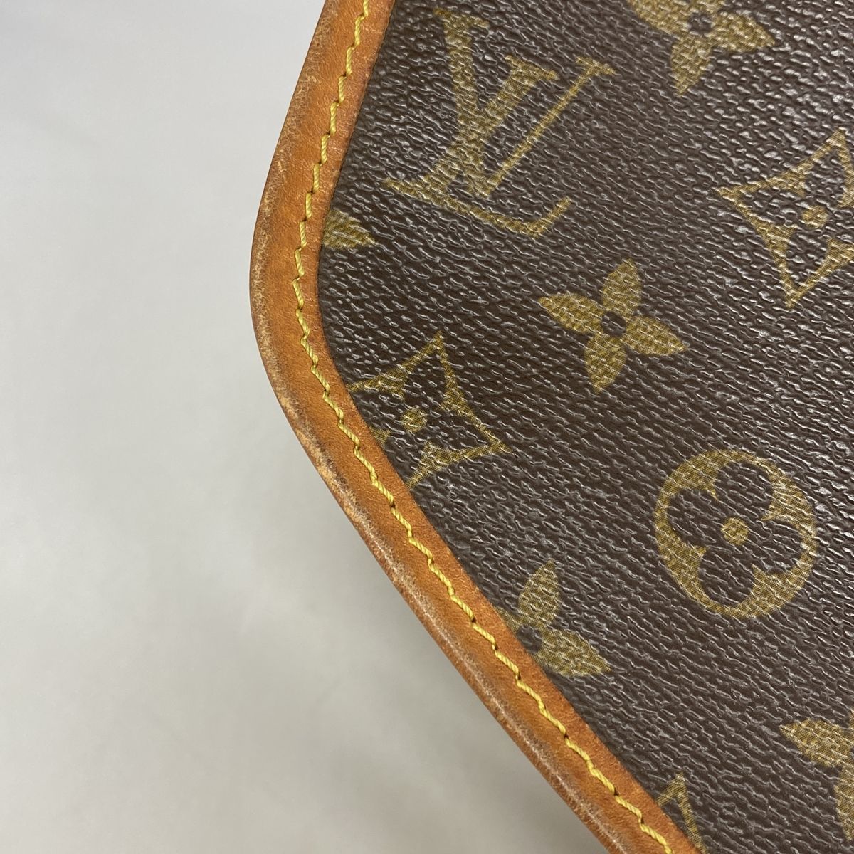 Louis Vuitton Shoulder Bag Monogram Saumur 30 Brown — view 6