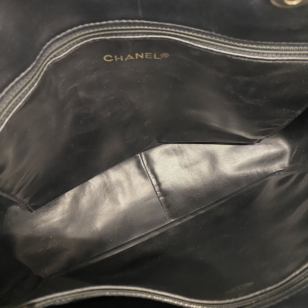 Chanel Shoulder Bag Quilted Lambskin Black Gold — view 4