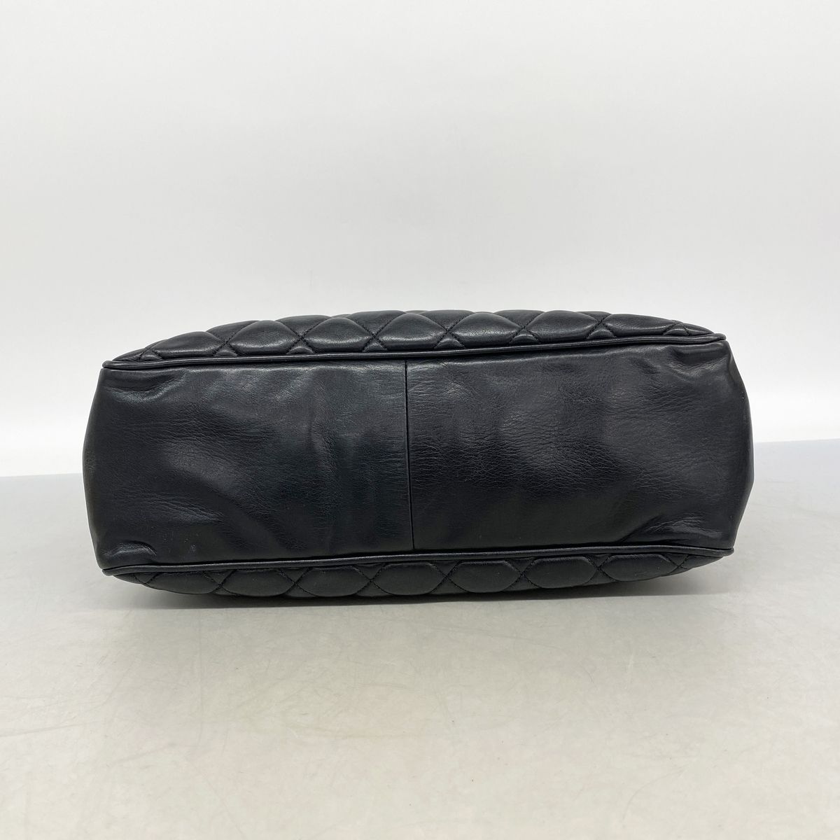 Chanel Shoulder Bag Quilted Lambskin Black Gold — view 3