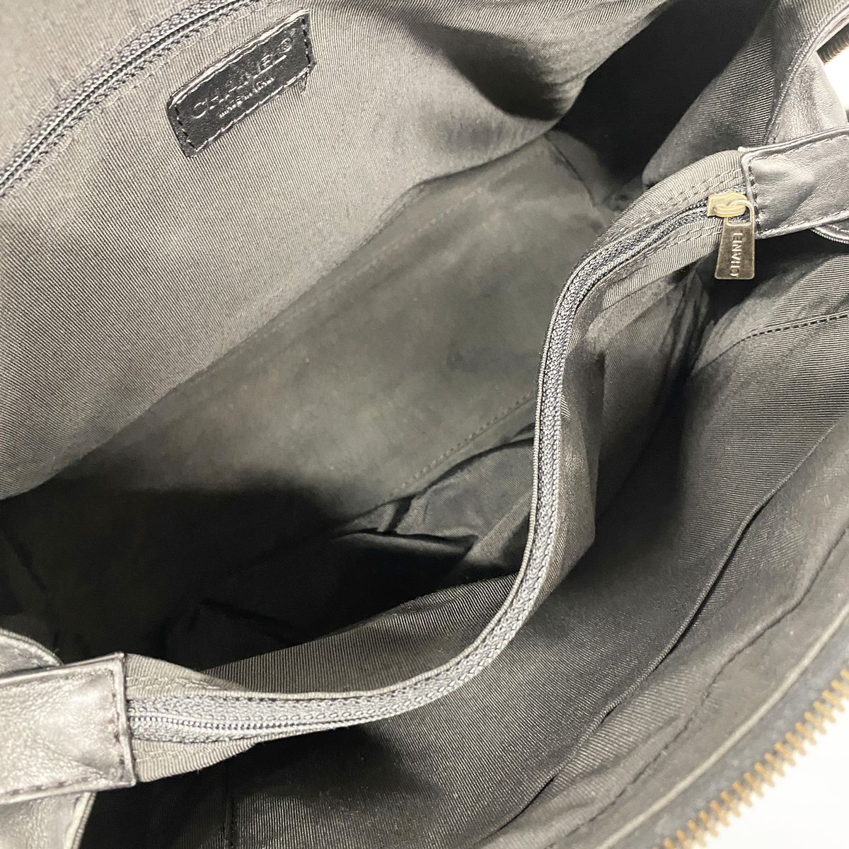 Chanel Handbag Wild Stitch Leather Black Gold — view 4