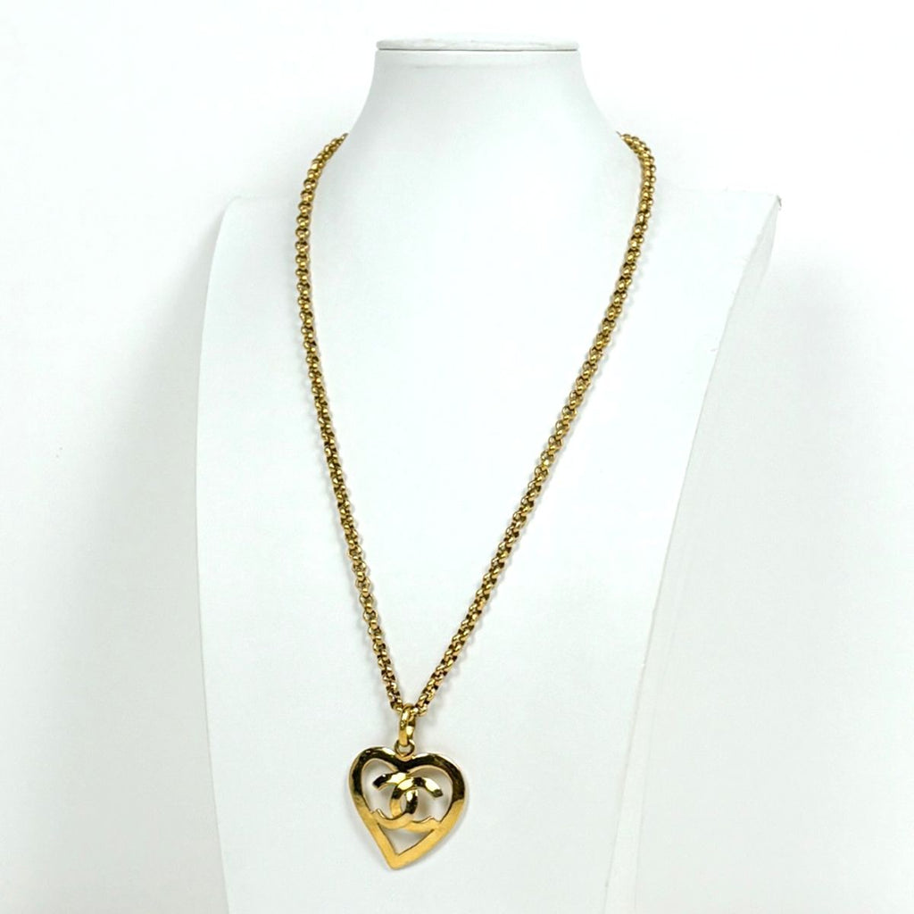 Chanel Necklace CC Logo Heart Gold Plated — view 6