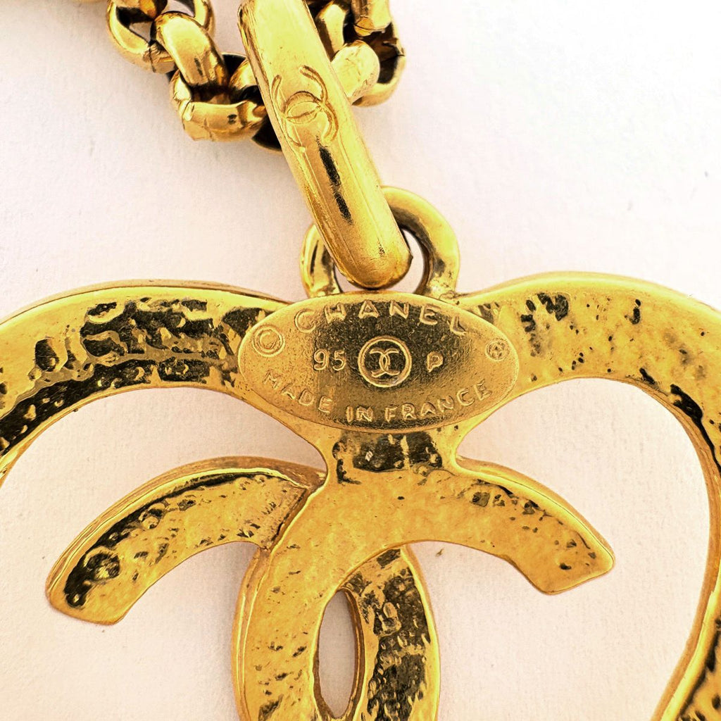 Chanel Necklace CC Logo Heart Gold Plated — view 5