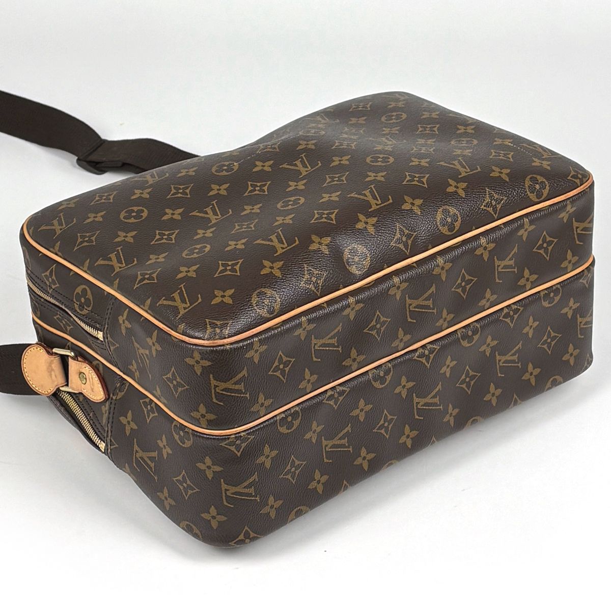 Louis Vuitton Reporter GM Shoulder Bag Monogram Brown — view 2
