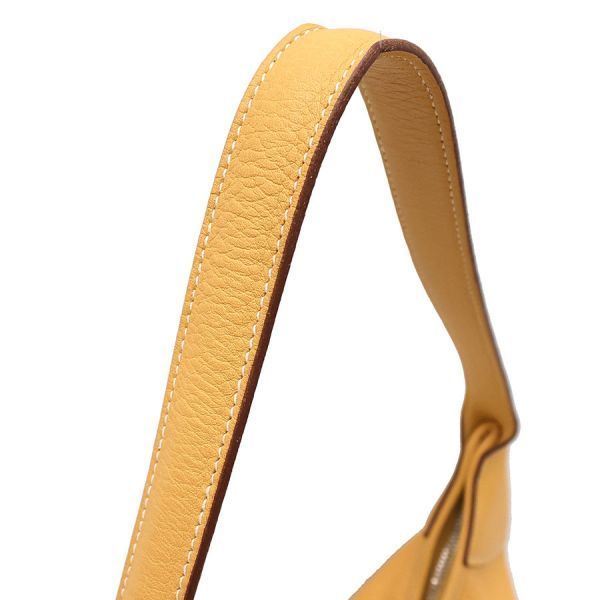 Hermes Trim 35 Shoulder Bag Beige — view 5