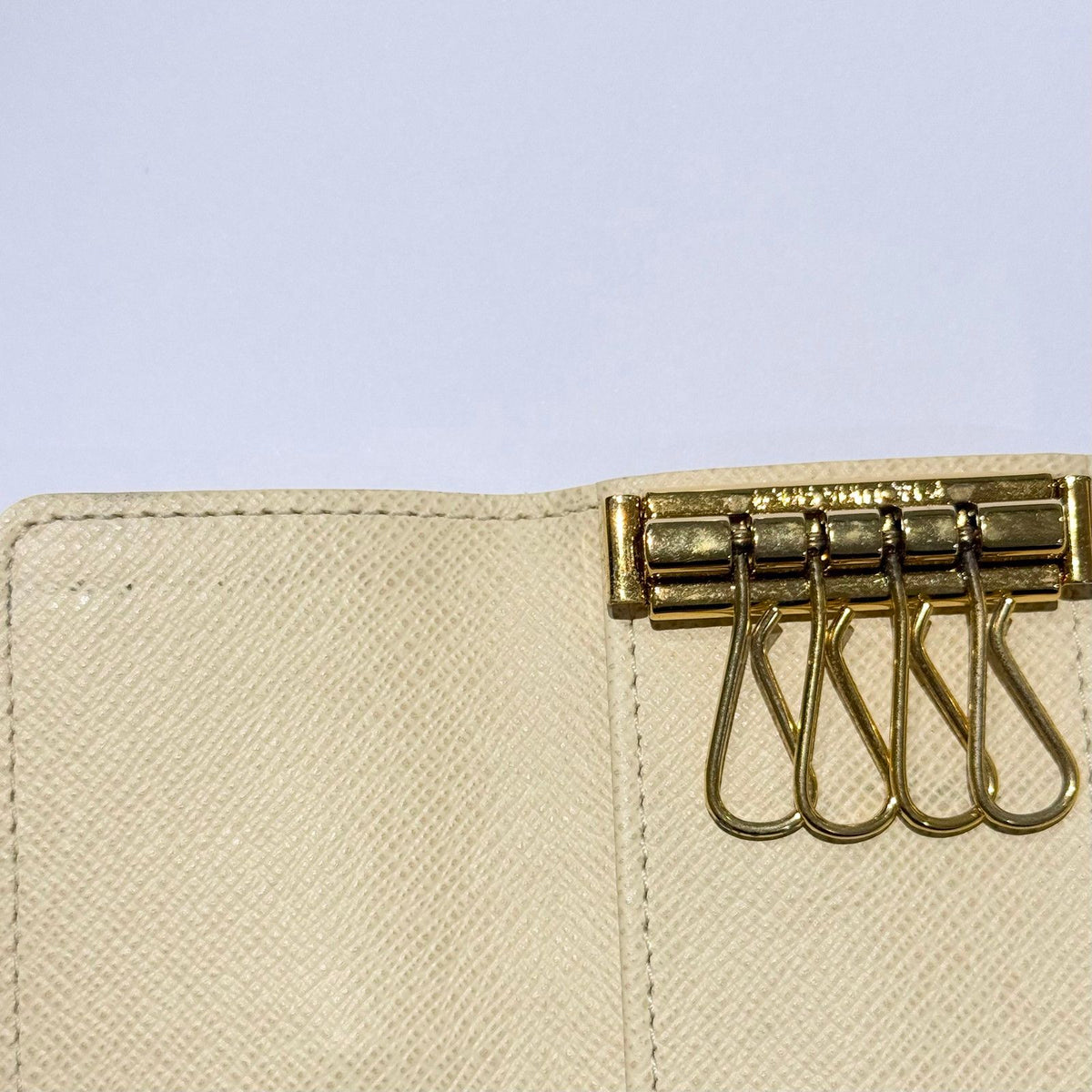Louis Vuitton Multicles 4 Damier Azur Key Case Canvas Ivory Key Holder — view 7