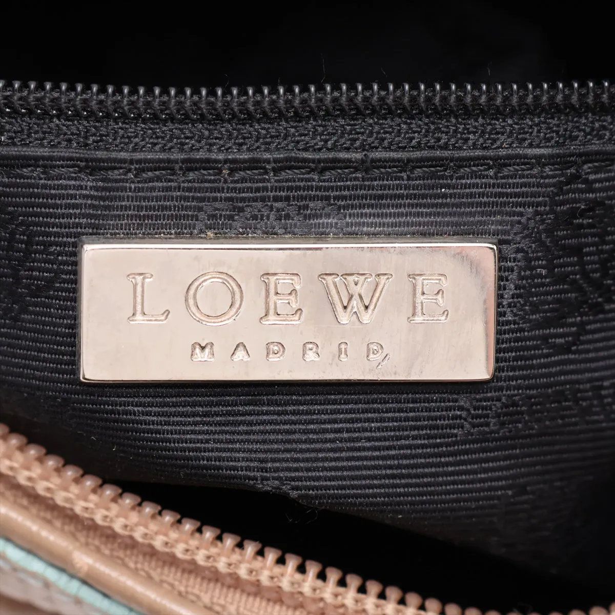 Loewe Vintage Leather Shoulder Bag — view 8