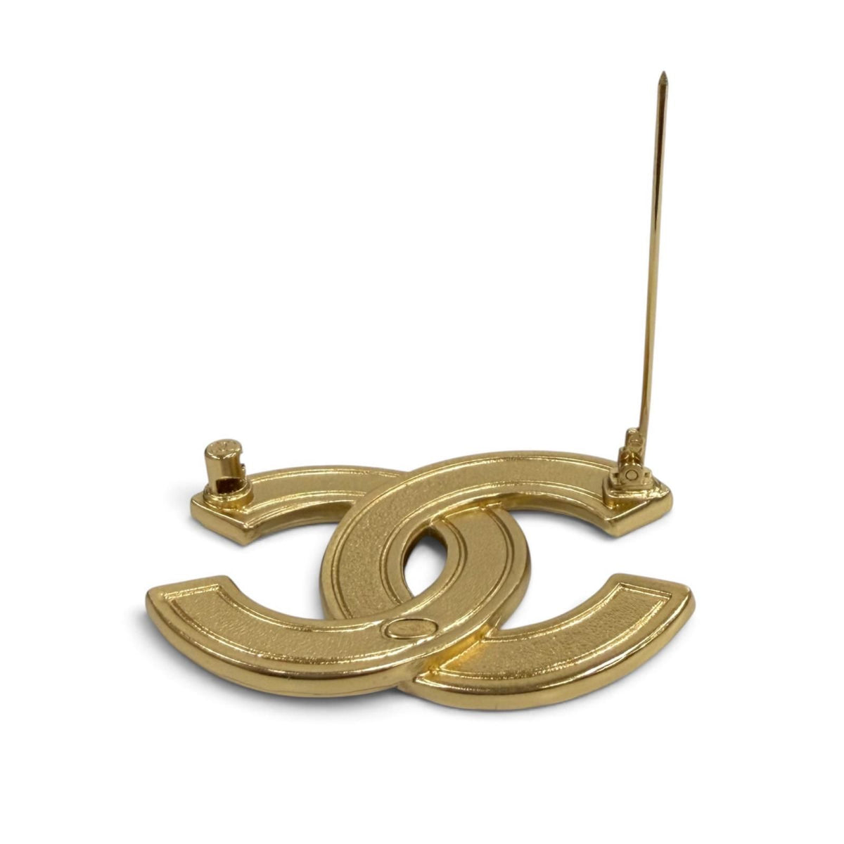 Chanel CC Logo Eco Pearl Brooch White Gold — view 5