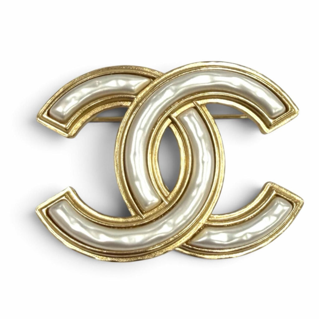 Chanel CC Logo Eco Pearl Brooch White Gold