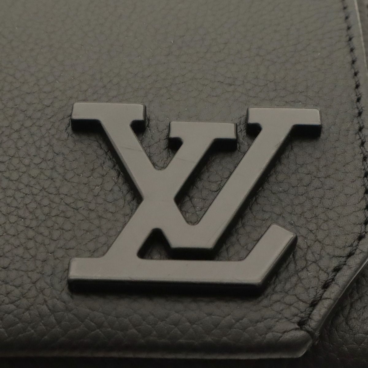 Louis Vuitton LV Aerogram Take Off Sling Bum Bag Noir Black — view 4