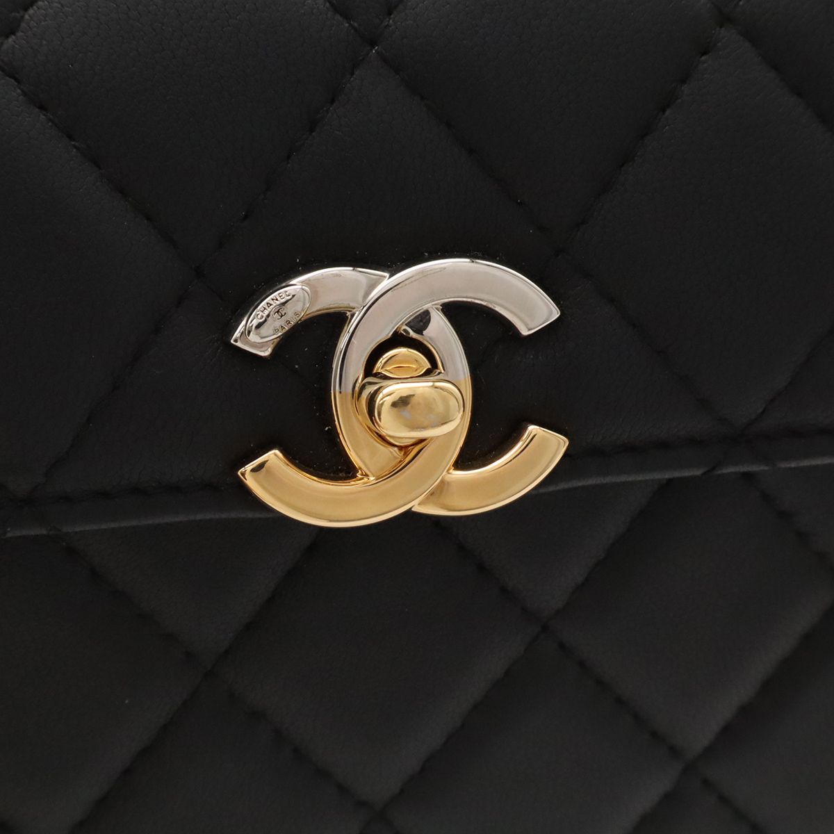Chanel Quilted Chain Shoulder Bag Pochette Leather Black — view 6