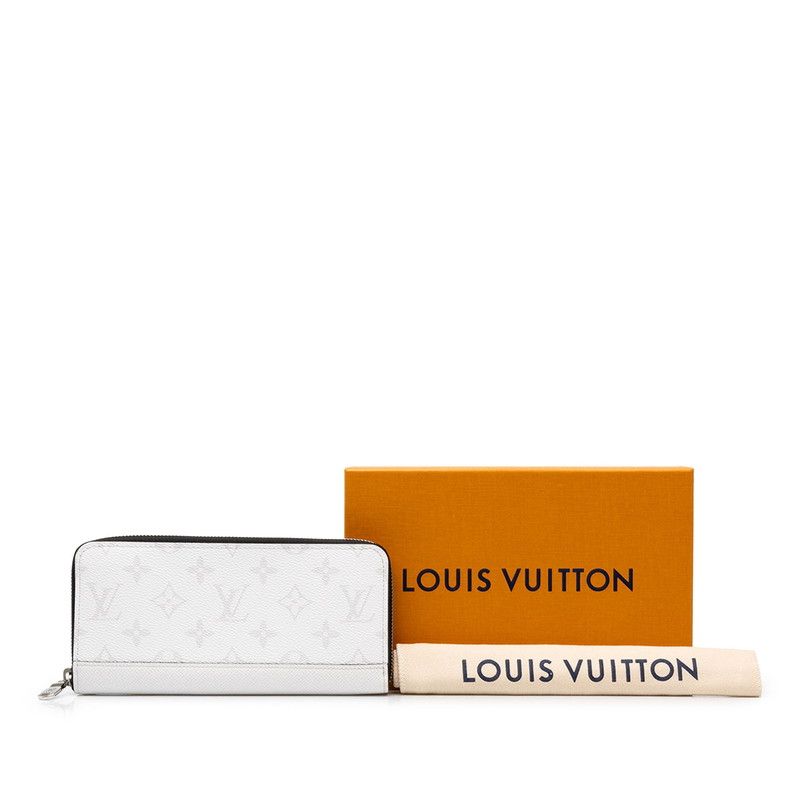 Louis Vuitton Taigarama Zippy Wallet Horizontal Zip Around White Leather — view 6