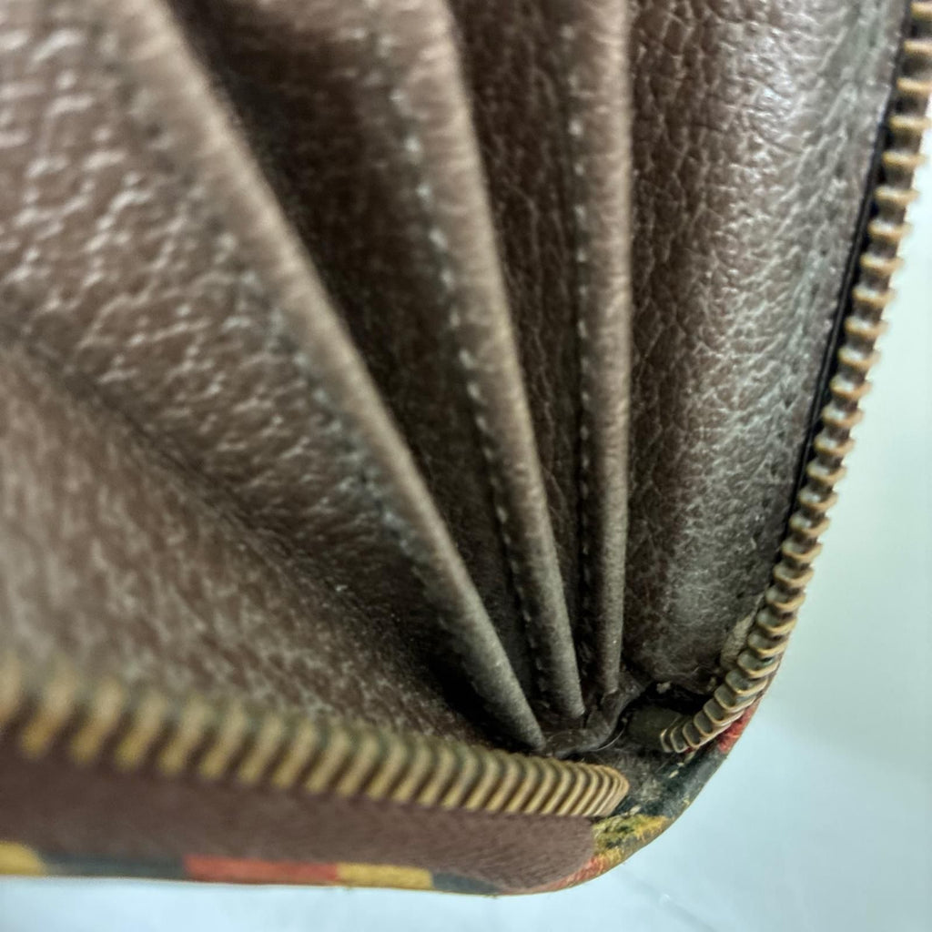 Gucci Wallet GG Supreme Courier Zip Around Beige — view 8