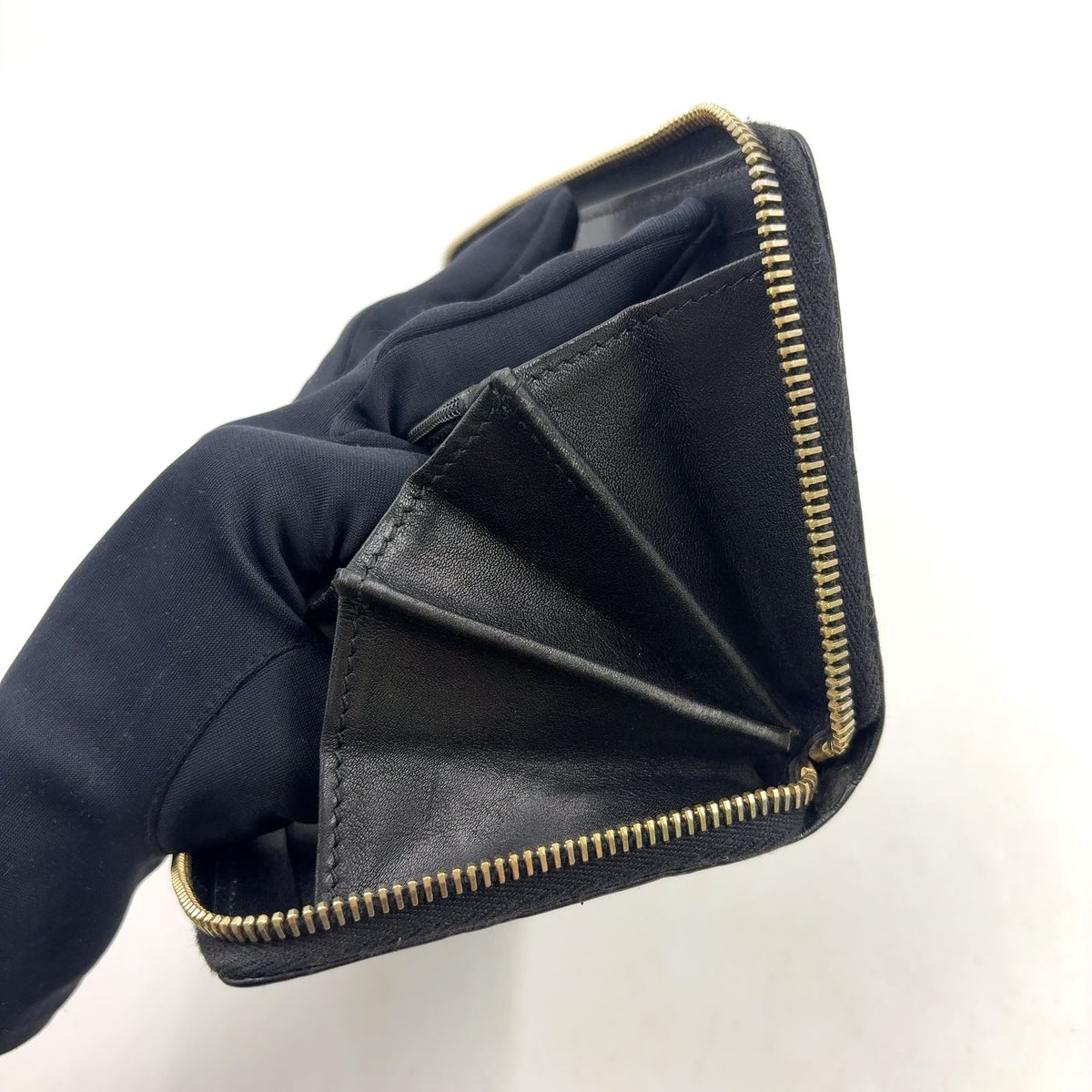 Gucci GG Zip Around Wallet Leather Black Gold — view 8