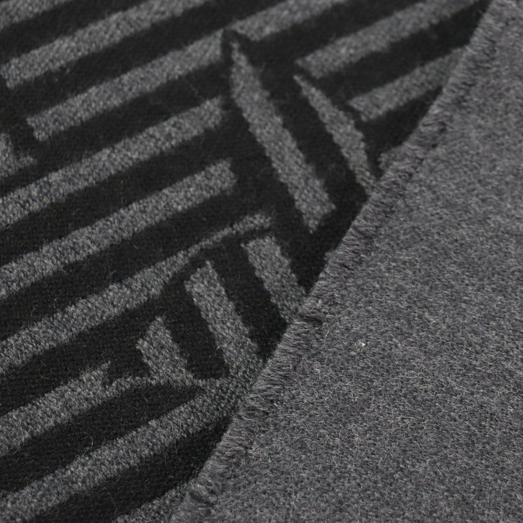 Louis Vuitton Echarpe LV Harmony Wool 100% Logo Patch Scarf Gray — view 4