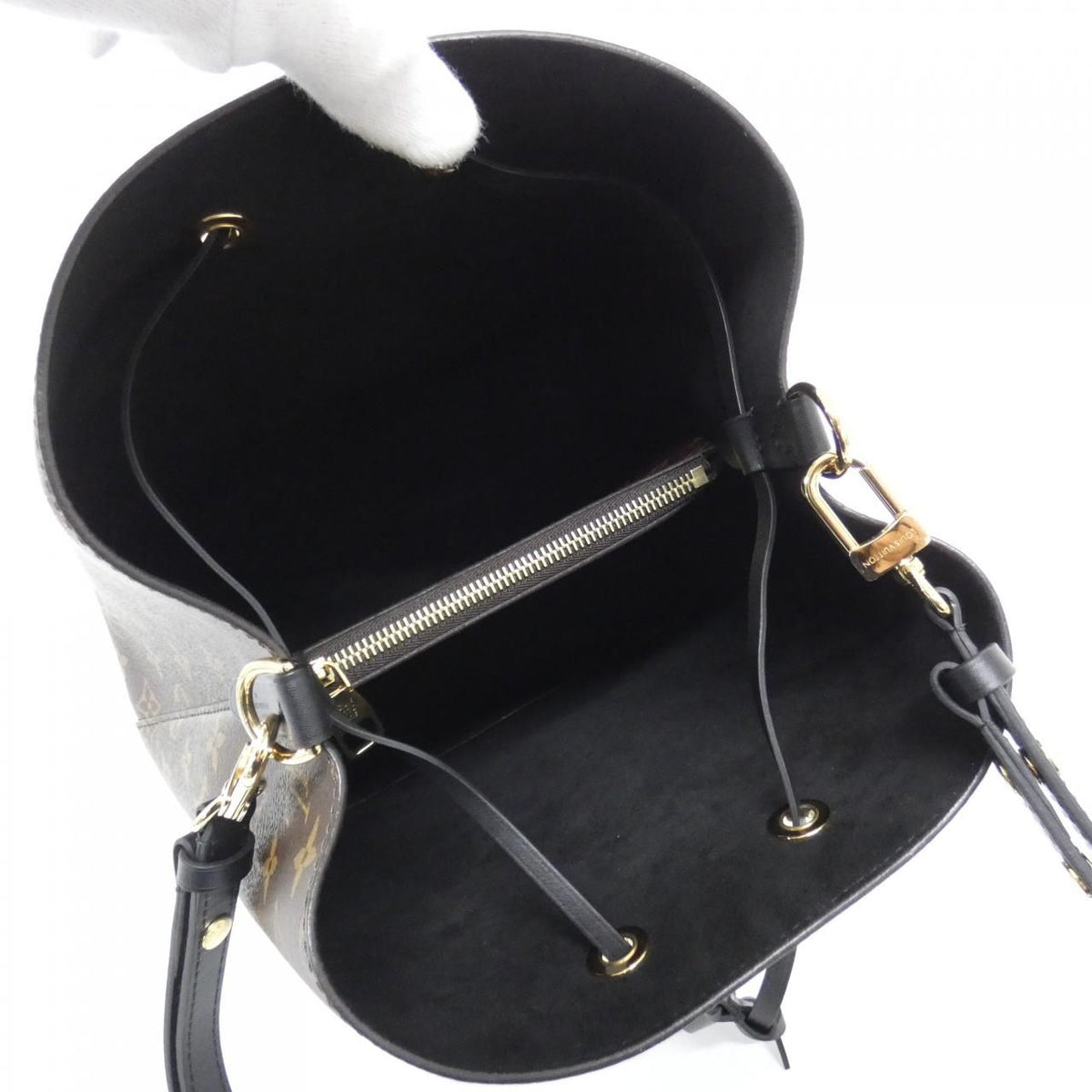Louis Vuitton Monogram Neo Noe MM Shoulder Bag — view 7