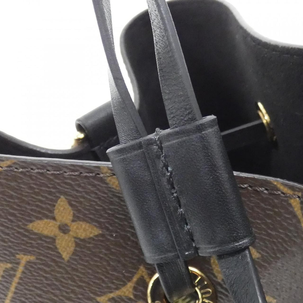 Louis Vuitton Monogram Neo Noe MM Shoulder Bag — view 5