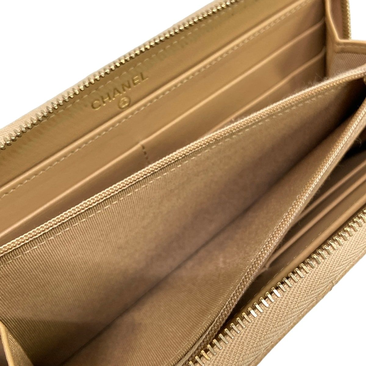 Chanel Wallet Quilted Beige Zip Around — view 4