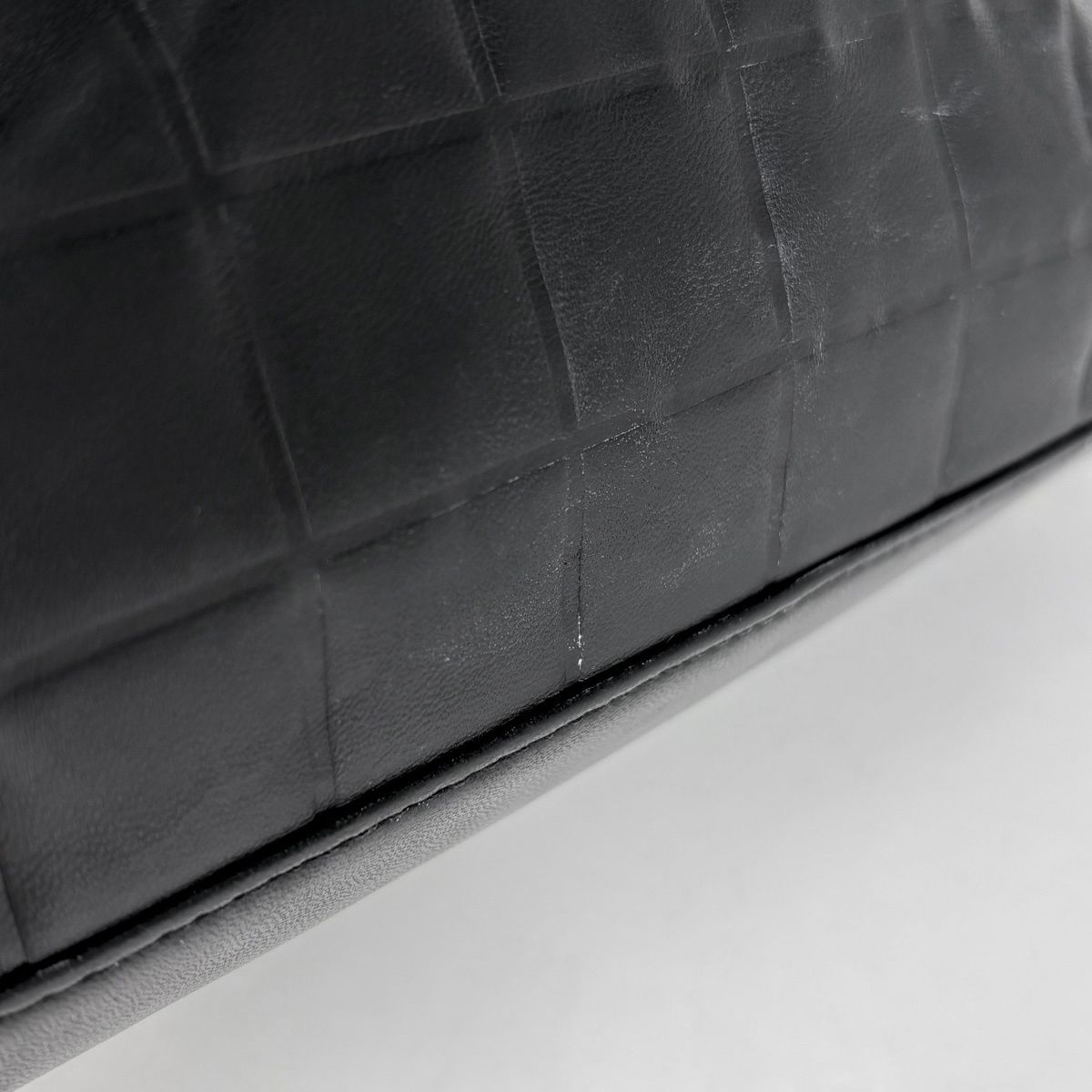 Chanel Tote Bag CC Logo Choco Bar Leather Black — view 4