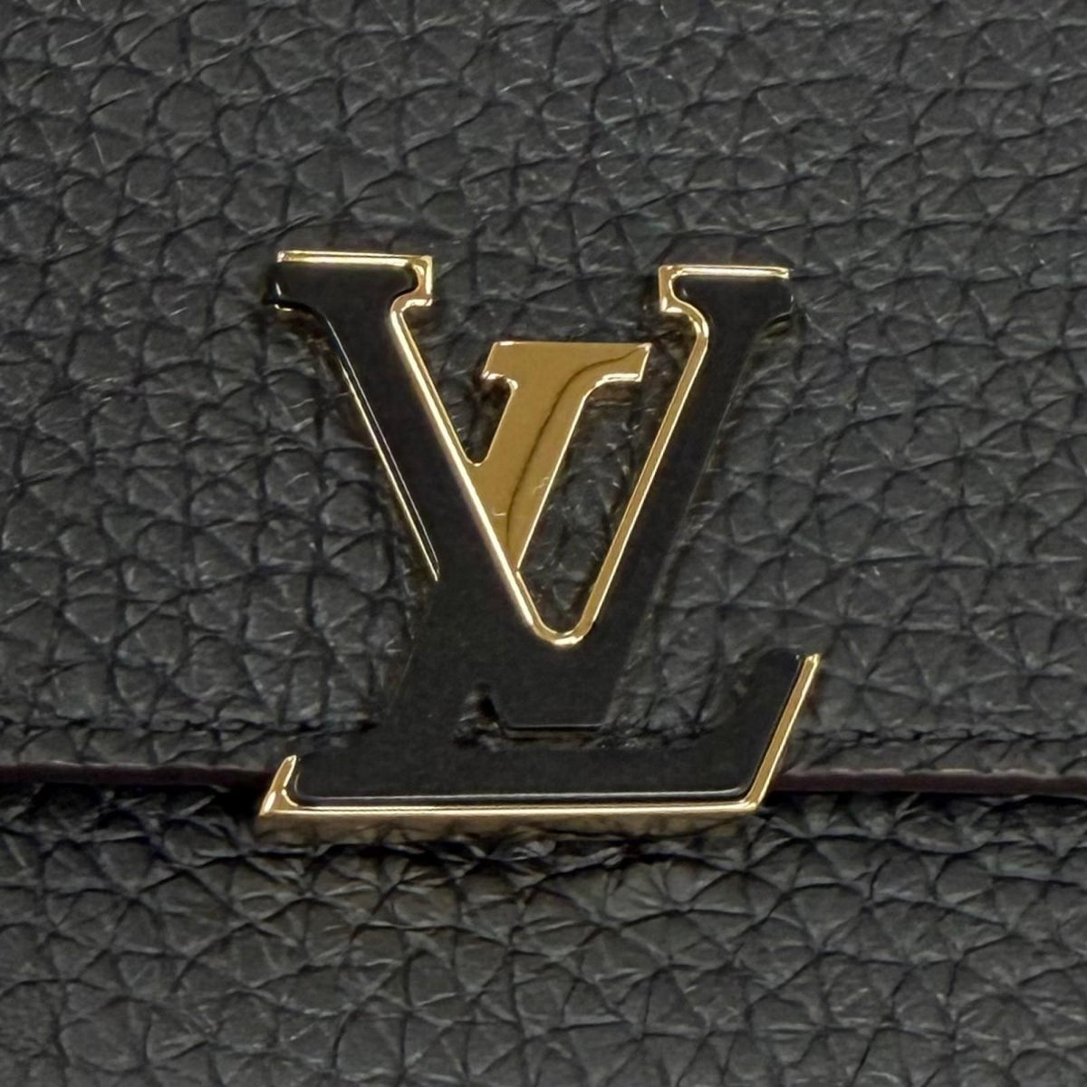 Louis Vuitton Portefeuille Capucines Compact Leather LV Logo Trifold Wallet — view 8