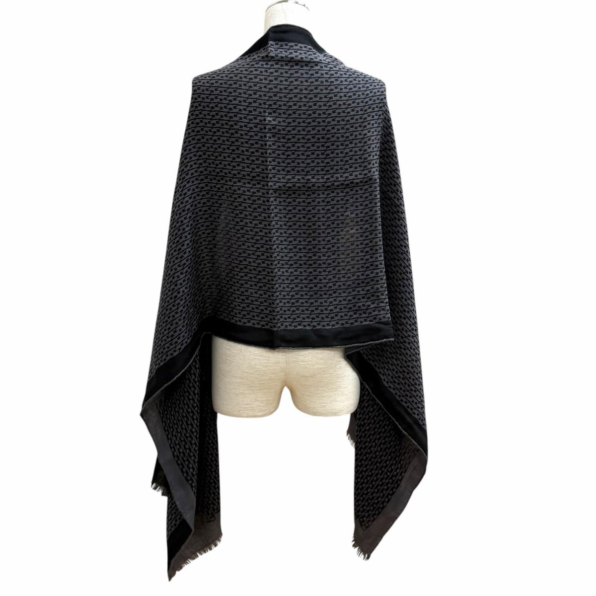 Hermes Cashmere Silk Blend Logo Chain Pattern Fringe Shawl Black Gray Scarf — view 5