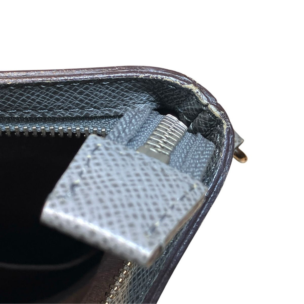 Louis Vuitton Sasha Taiga Shoulder Bag Leather — view 7