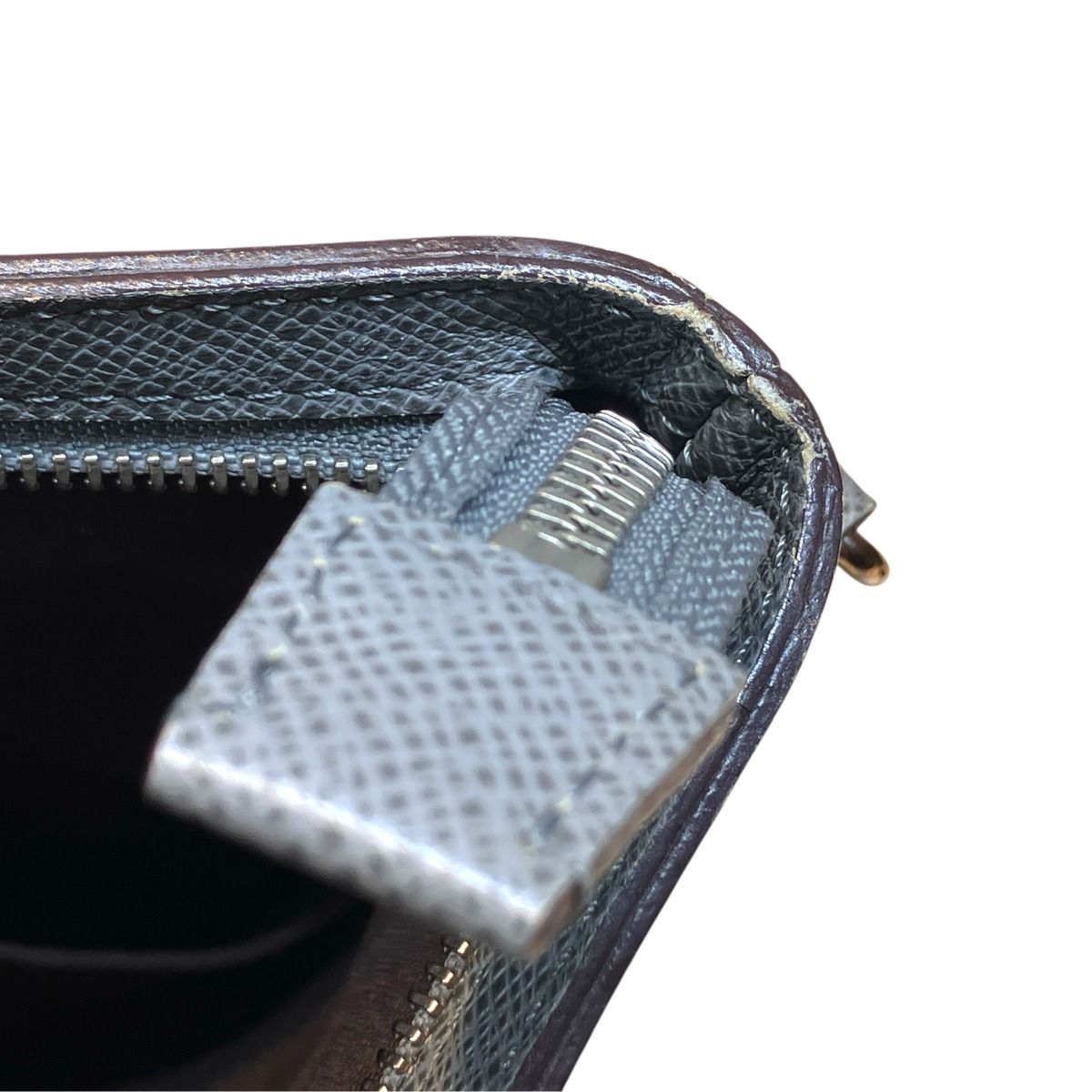 Louis Vuitton Sasha Taiga Shoulder Bag Leather — view 7