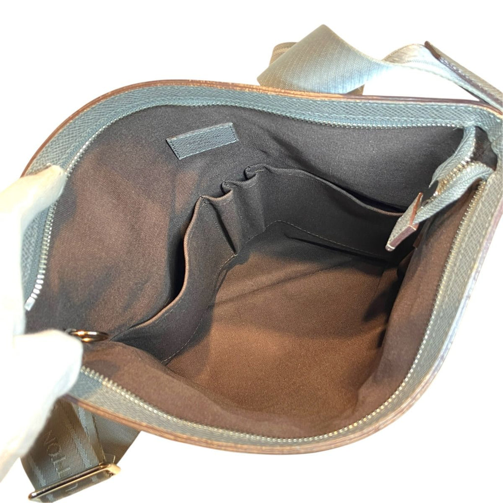 Louis Vuitton Sasha Taiga Shoulder Bag Leather — view 5