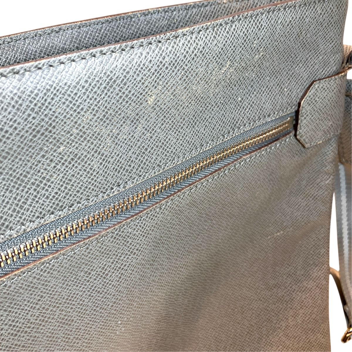 Louis Vuitton Sasha Taiga Shoulder Bag Leather — view 6
