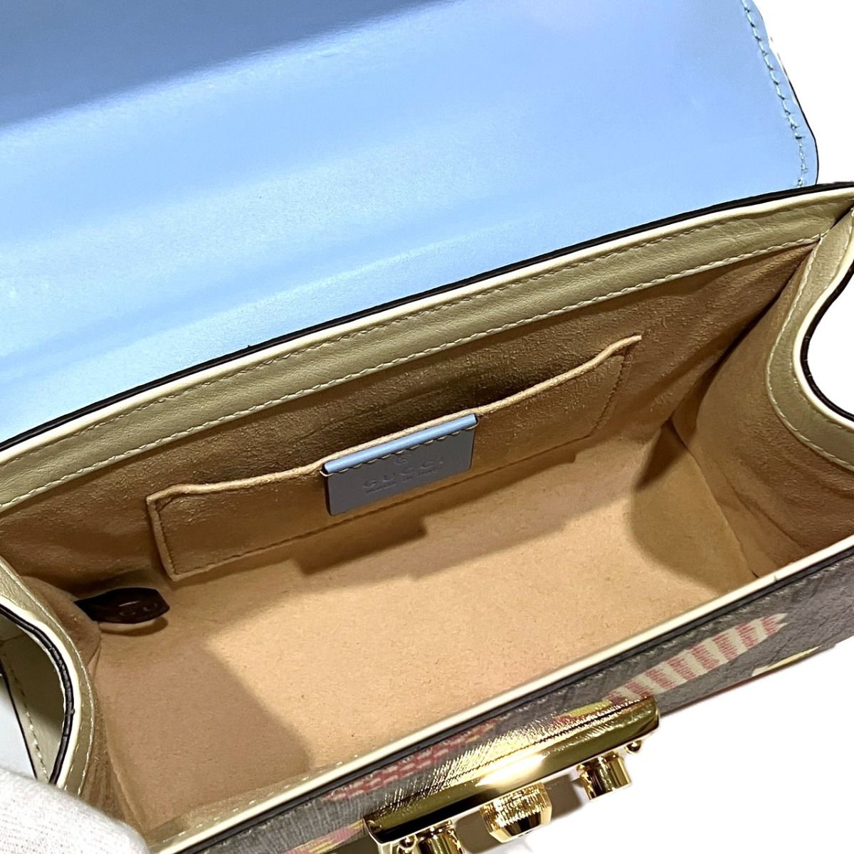 Gucci GG Supreme Shoulder Bag Leather — view 6